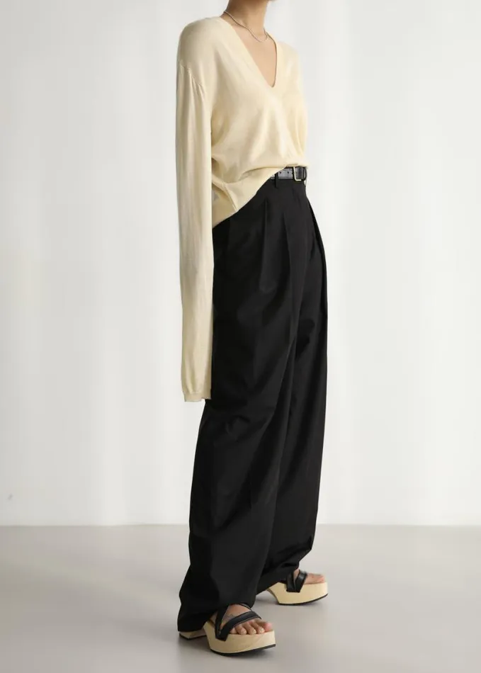 Clothing Women The Frankie Shop Juro VNeck Knit 8211 Butter
