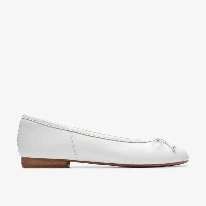 FAWNA LILY White Leather Women Clarks Flats