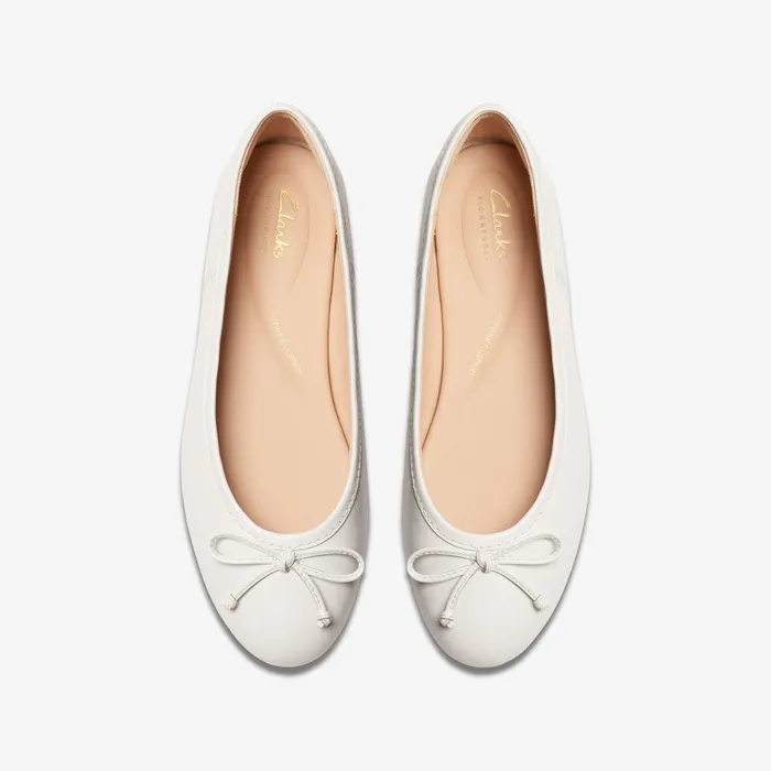 FAWNA LILY White Leather Women Clarks Flats