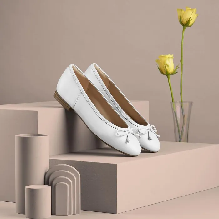 FAWNA LILY White Leather Women Clarks Flats