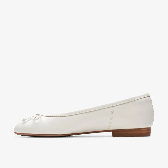 FAWNA LILY White Leather Women Clarks Flats