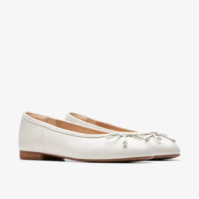 FAWNA LILY White Leather Women Clarks Flats