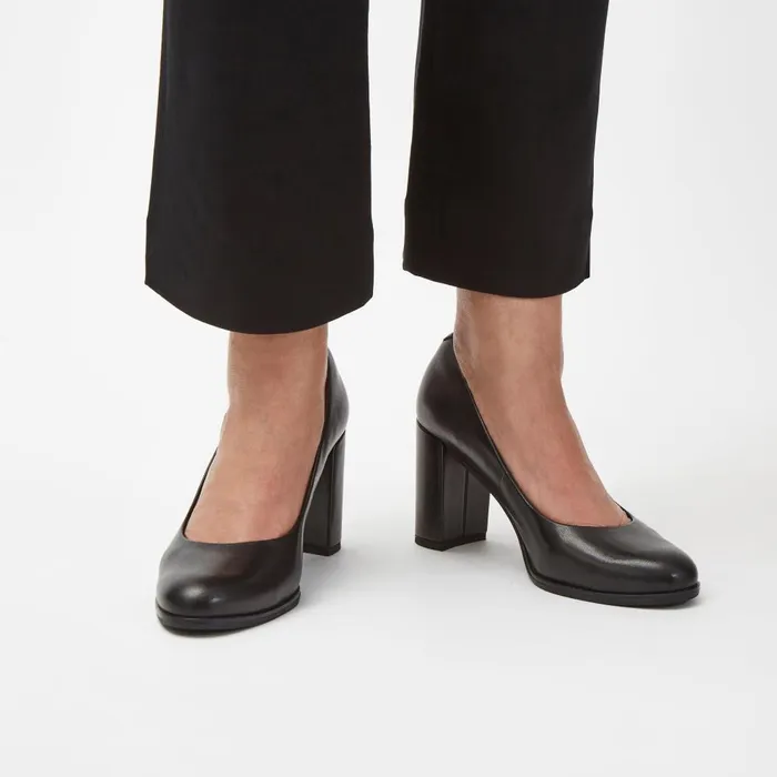 Freva 85 Court Black Leather Women Clarks Heels and Pumps