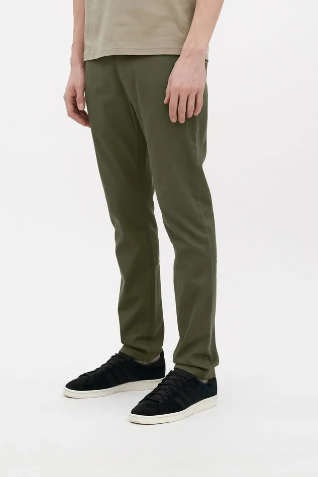 Men Aros Slim Light Stretch Chino Sediment Green Norse Projects Trousers