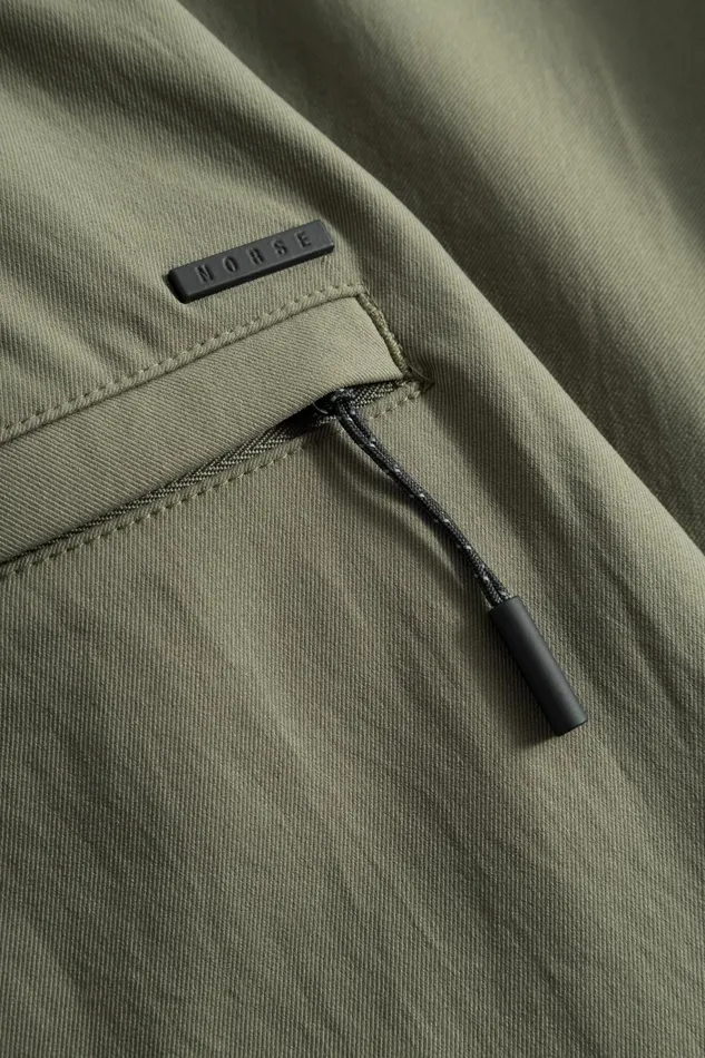 Men Ezra Relaxed Solotex Twill Trouser Sediment Green Norse Projects Trousers