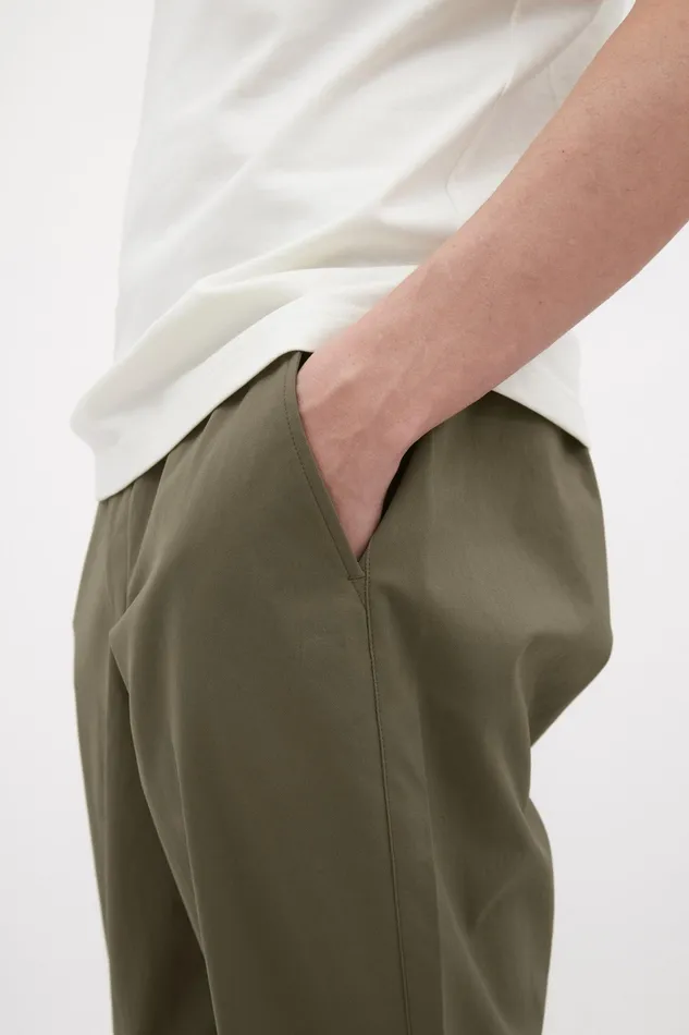 Men Ezra Relaxed Solotex Twill Trouser Sediment Green Norse Projects Trousers