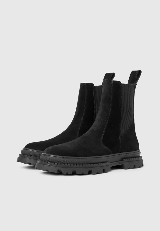 Men Manire De Voir Bordeaux Suede Chelsea Boot Black