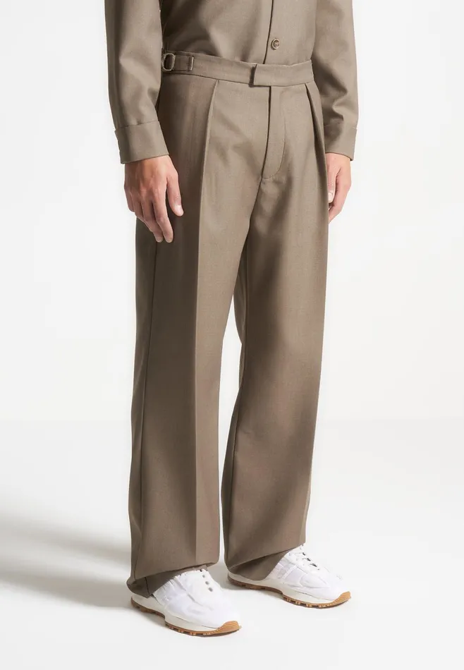 Men Manire De Voir Relaxed Fit Hatched Pleated Tailored Trousers Khaki