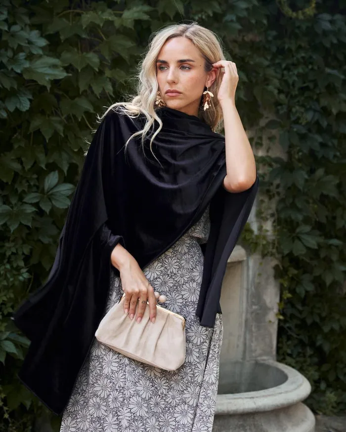 Polin Et Moi Lisen Guest Layer Black Women Capes And Wraps