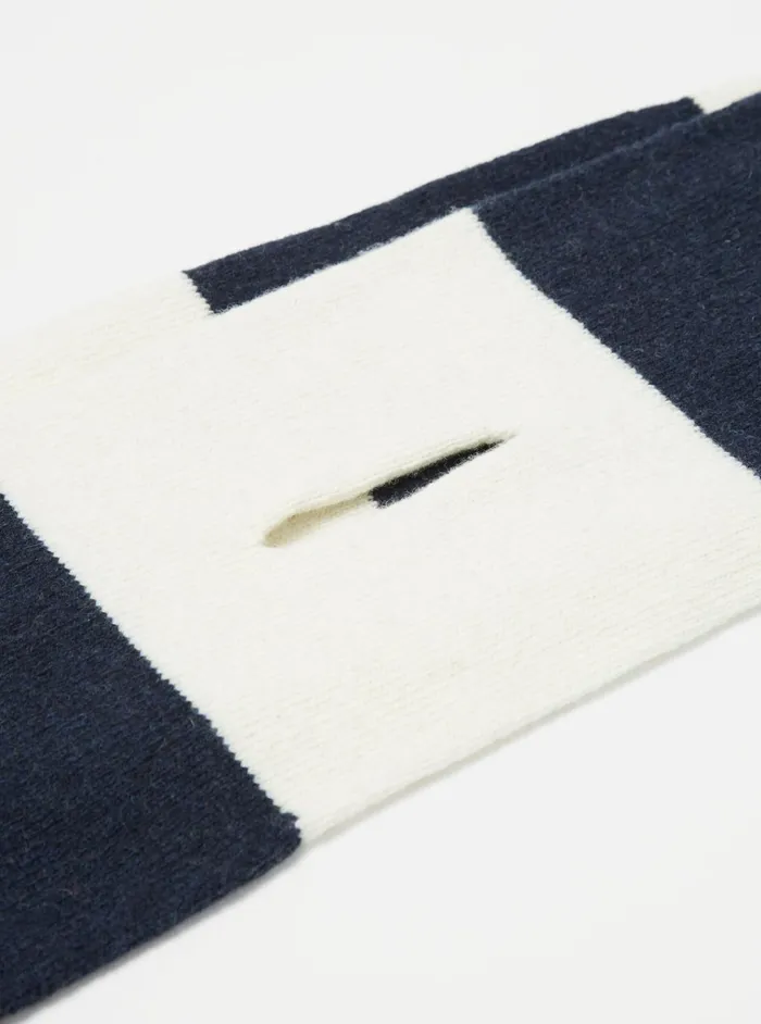 Scarves Men Universal Works Universal Works Deluxe Football Scarf In NavyEcru Soft Wool