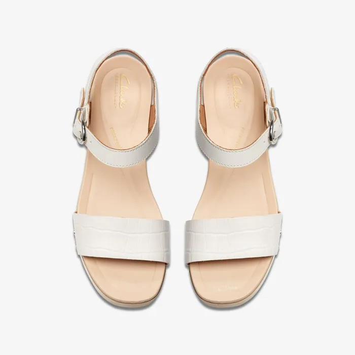 Sivanne Bay Ivory Interest Women Clarks Heels and Pumps