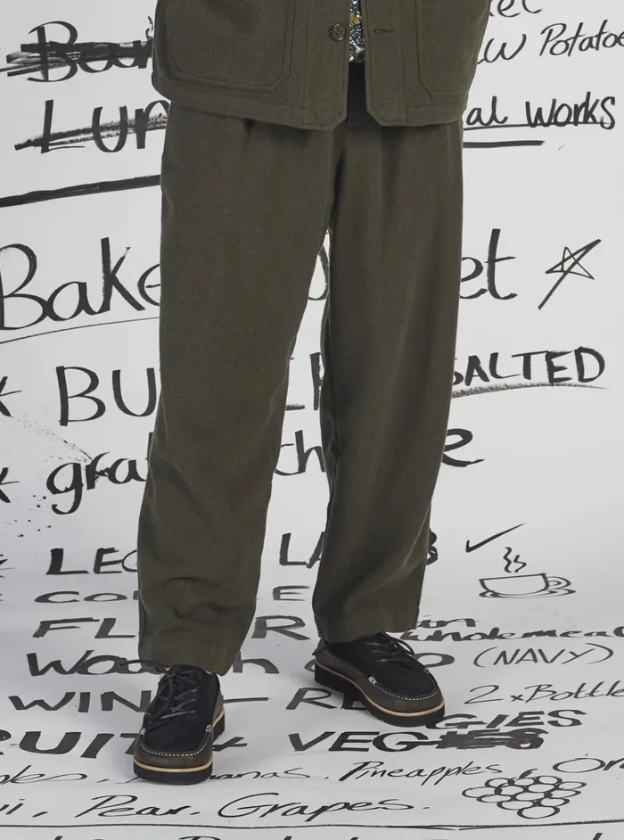 Trousers Men Universal Works Universal Works Oxford Pant In Olive Recycled Soft Wool