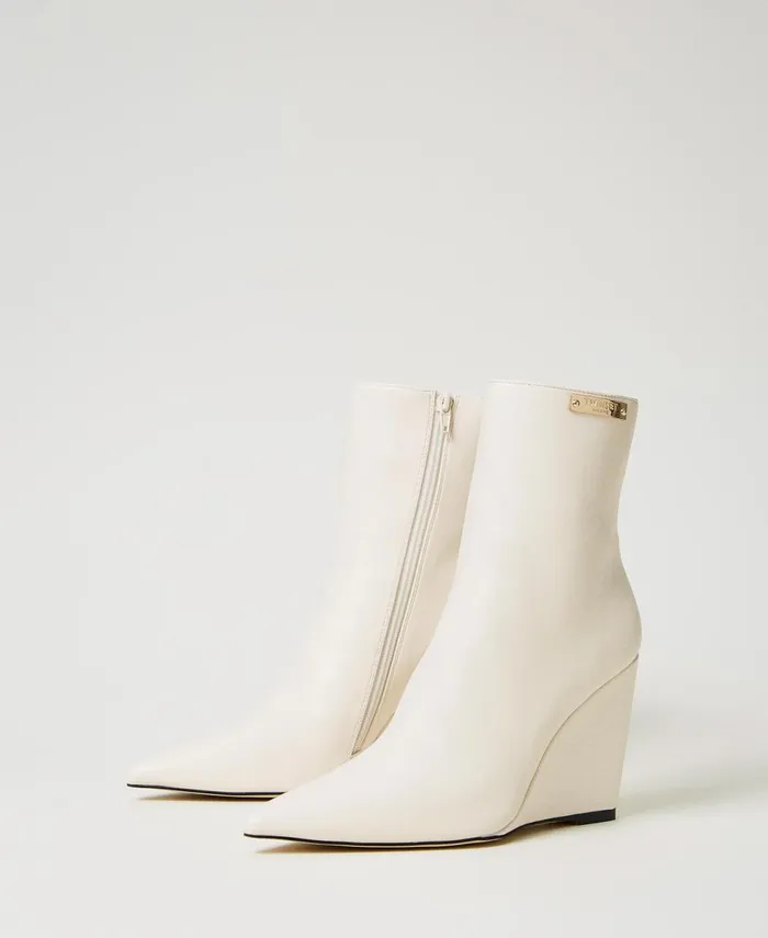Twinset Ankle Boots With Wedge And Logo Plate Old White Women Heels Twinset Ankle Boots With Wedge And Logo Plate Old White Women Heels