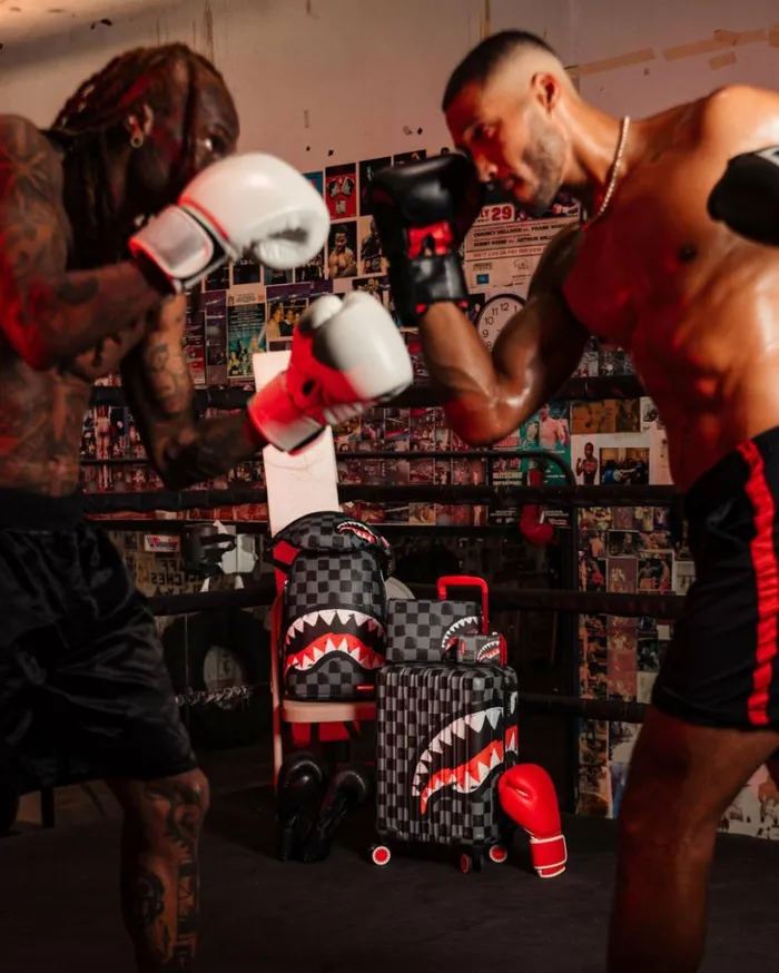 VANQUISH II CROSSOVER CLUTCH Bags SPRAYGROUND