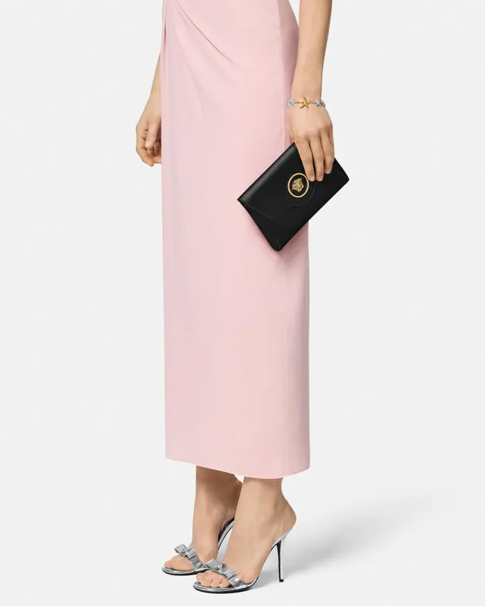 Versace Shoulder and Crossbody La Medusa Envelope Clutch Blackgold 8211 Women Versace Shoulder and Crossbody La Medusa Envelope Clutch Blackgold 8211 Women