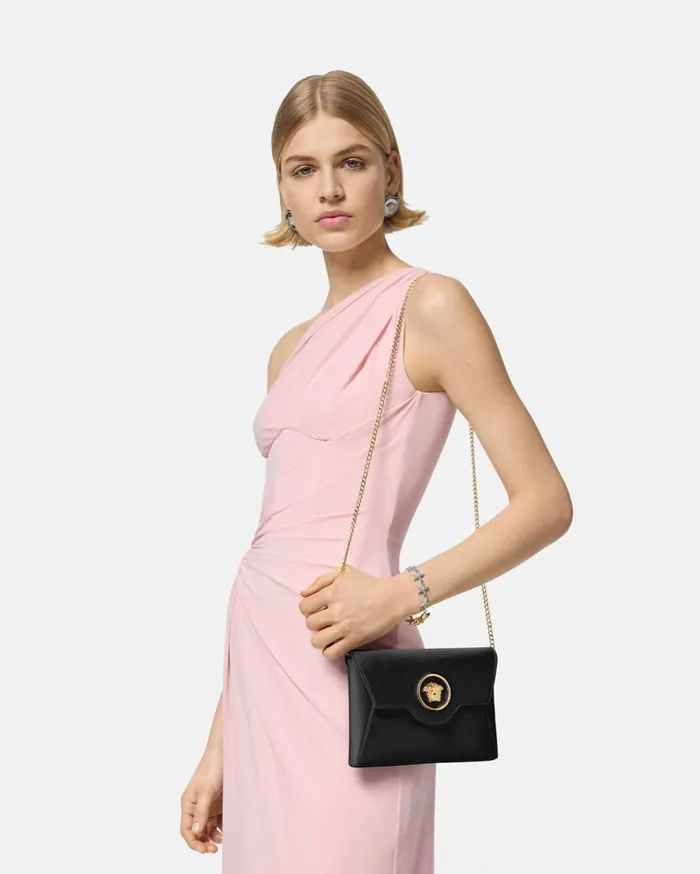 Versace Shoulder and Crossbody La Medusa Envelope Clutch Blackgold 8211 Women Versace Shoulder and Crossbody La Medusa Envelope Clutch Blackgold 8211 Women