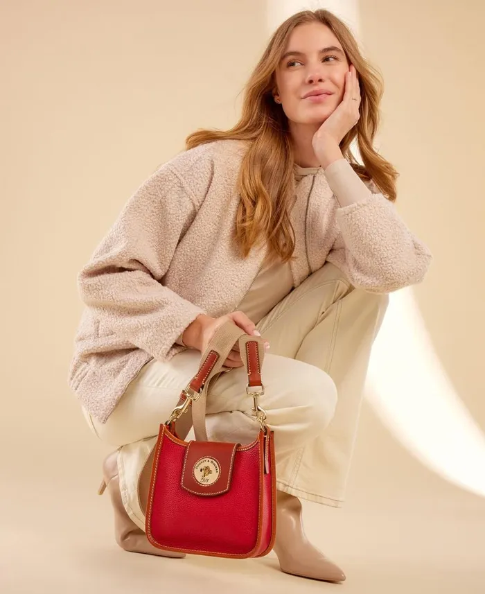 Woman Pebble Turnlock Messenger 20 Red Dooney and Bourke Shoulder Bags Woman Pebble Turnlock Messenger 20 Red Dooney and Bourke Shoulder Bags