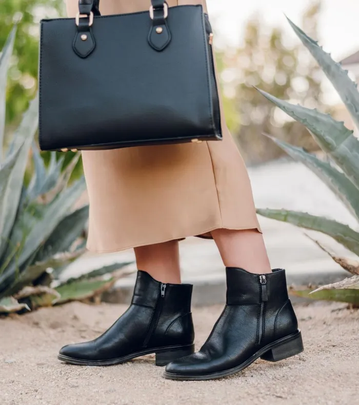 Women Alona Block Heel Bootie Black Baretraps Booties
