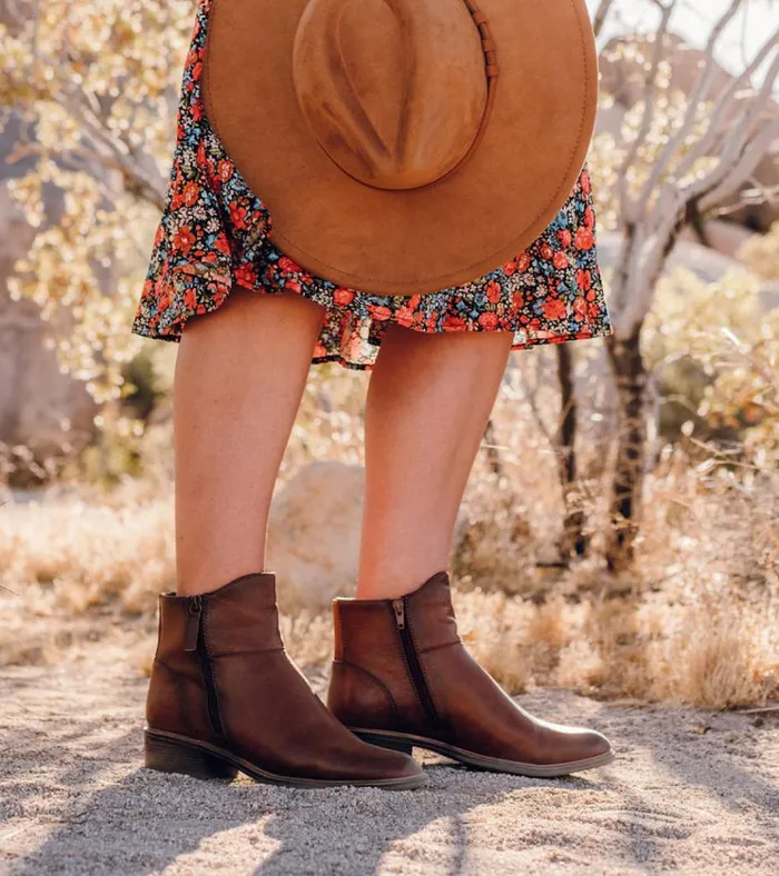 Women Alona Block Heel Bootie Cognac Baretraps Booties
