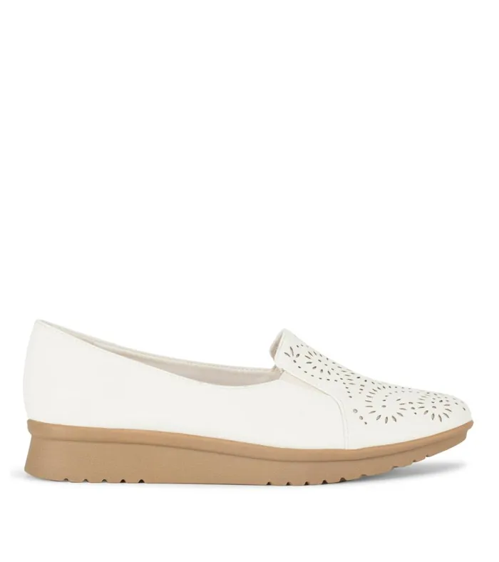 Women Amry Slip On Loafer Cream Baretraps Flats and Loafers
