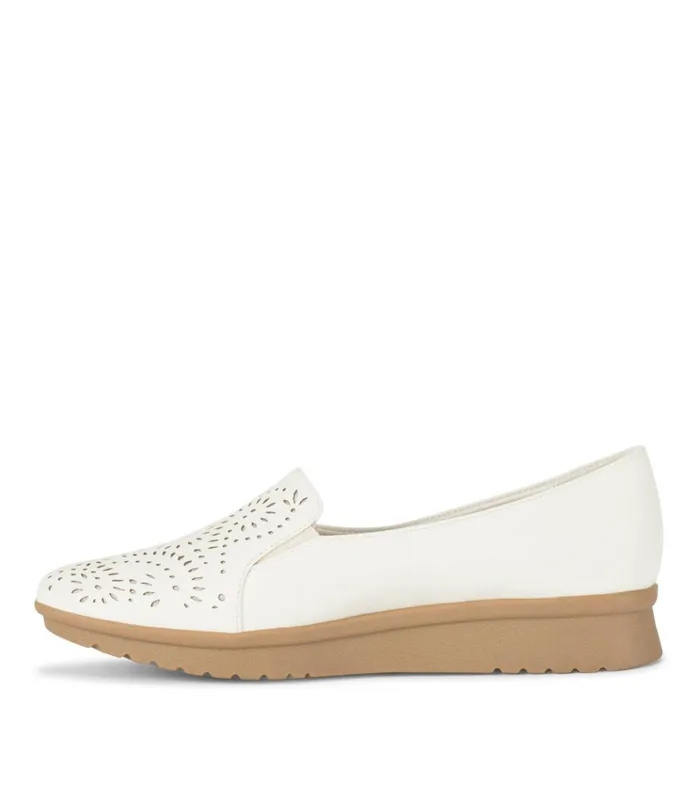 Women Amry Slip On Loafer Cream Baretraps Flats and Loafers