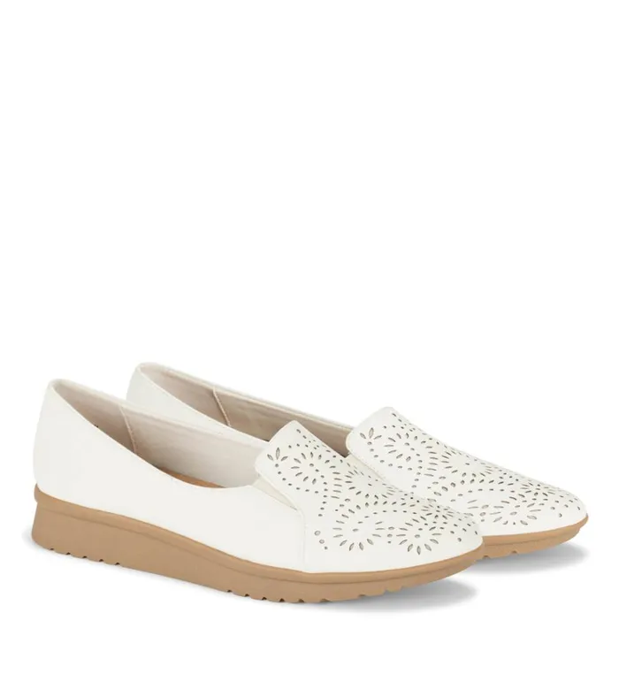 Women Amry Slip On Loafer Cream Baretraps Flats and Loafers