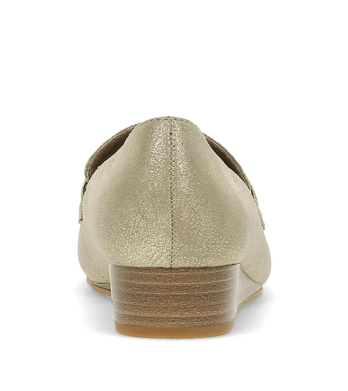 Women Caddie Loafer Light Champagne Baretraps Flats and Loafers