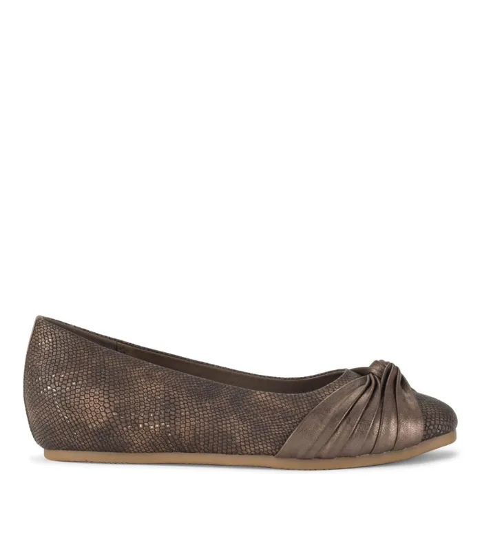 Women Chainey Casual Flat Taupe Metallic Baretraps Flats and Loafers
