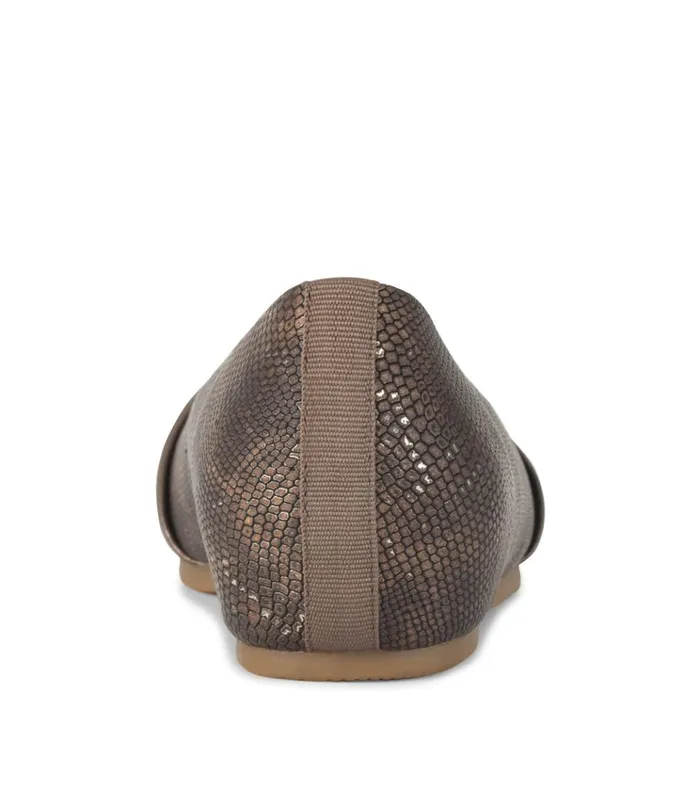 Women Chainey Casual Flat Taupe Metallic Baretraps Flats and Loafers