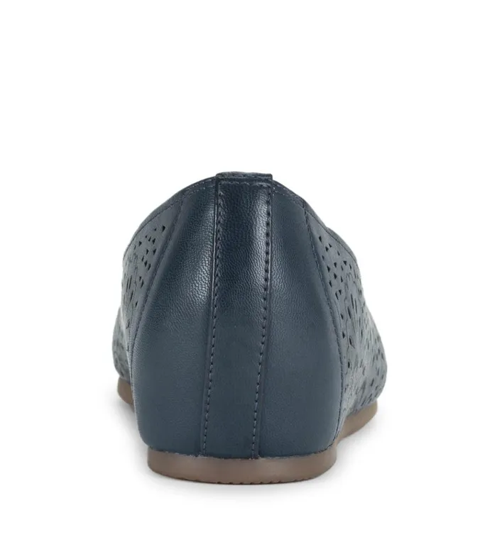 Women Chika Casual Flat Navy Blue Baretraps Flats and Loafers