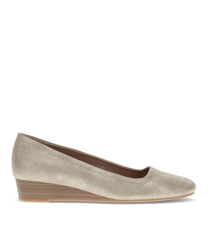 Women Covette Wedge Slip On Light Champagne Baretraps Dress Shoes